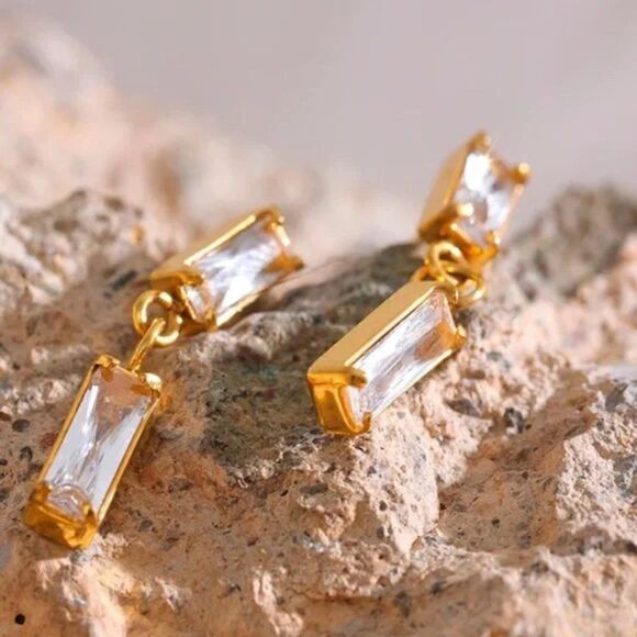 ⭐️#15 Classic New 18K Gold Plated CZ Drop Earrings - Picture 5 of 9